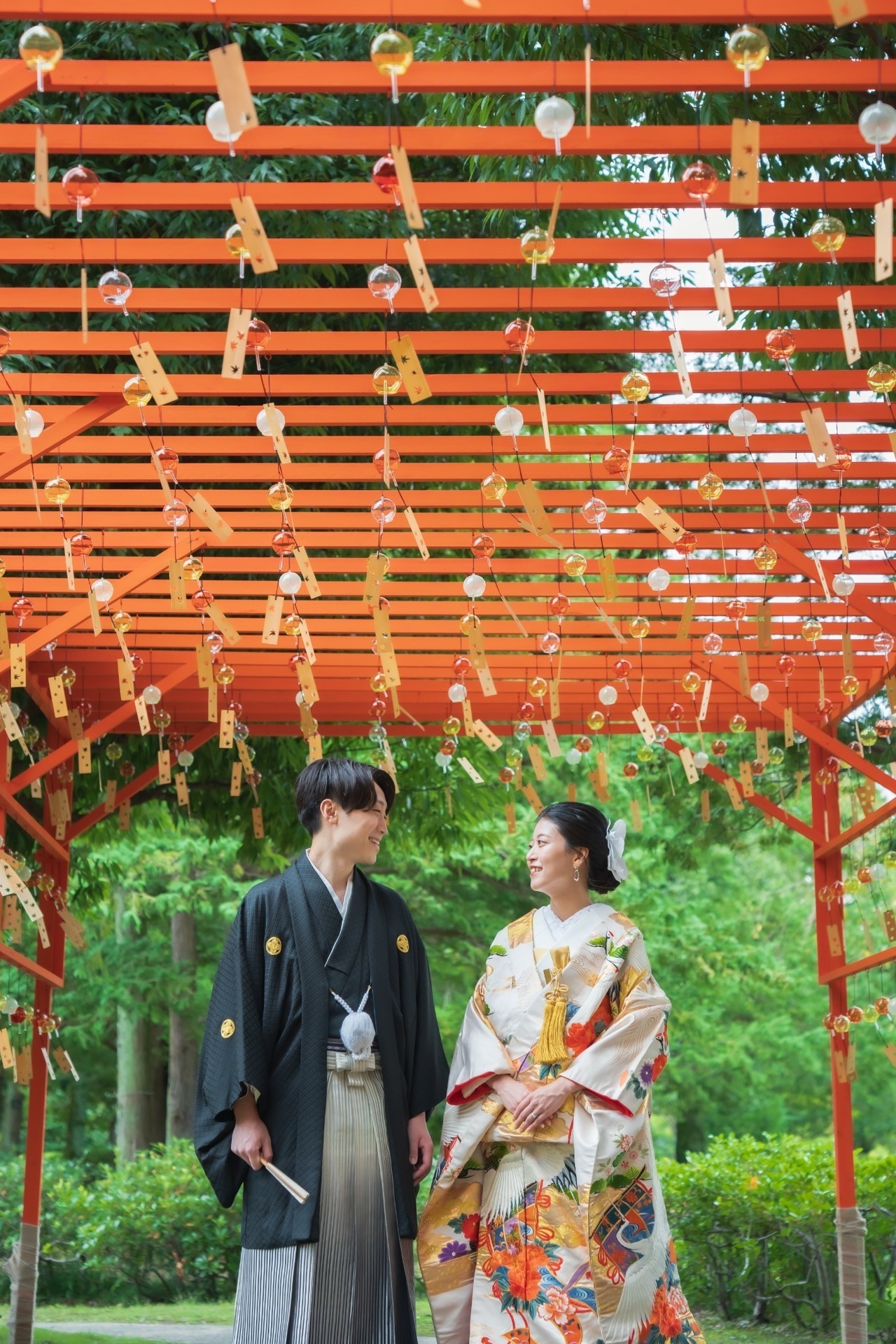 和装姿の新郎新婦