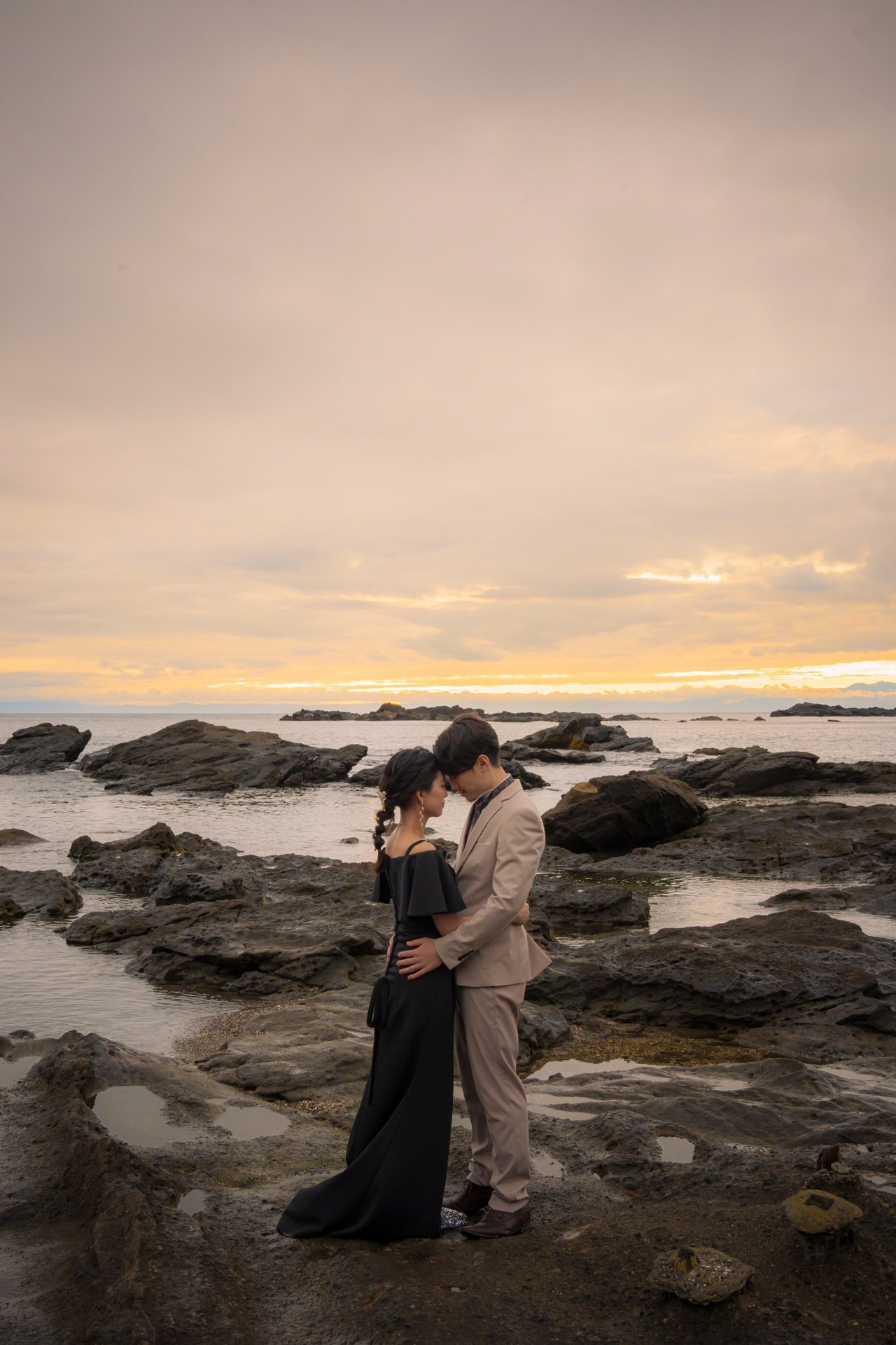 城ヶ島の夕景と新郎新婦