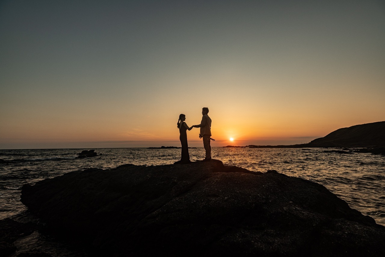 城ヶ島の夕景と新郎新婦
